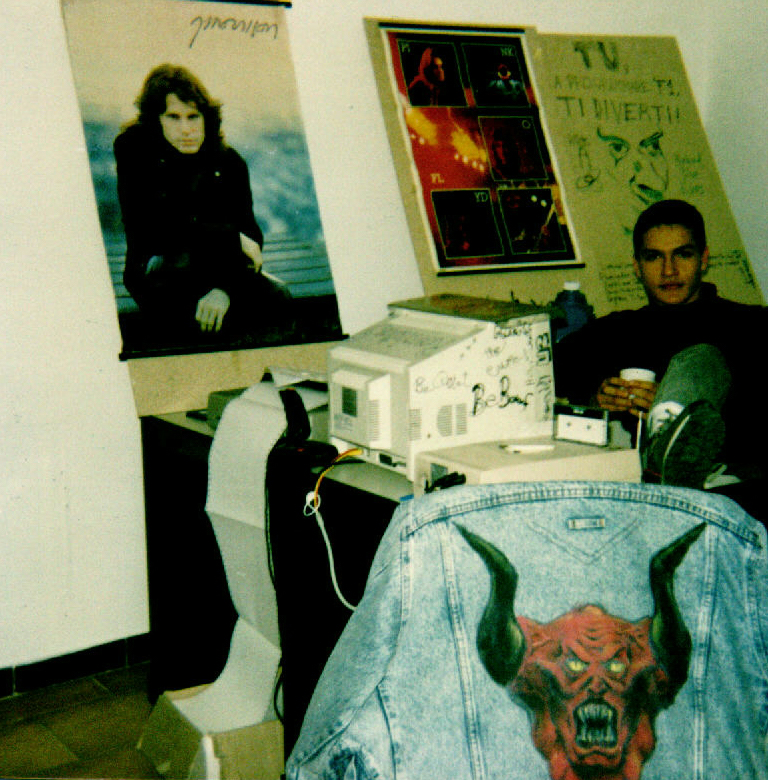 Io nel mio ufficio/magazzino in Simulmondo nel 1989