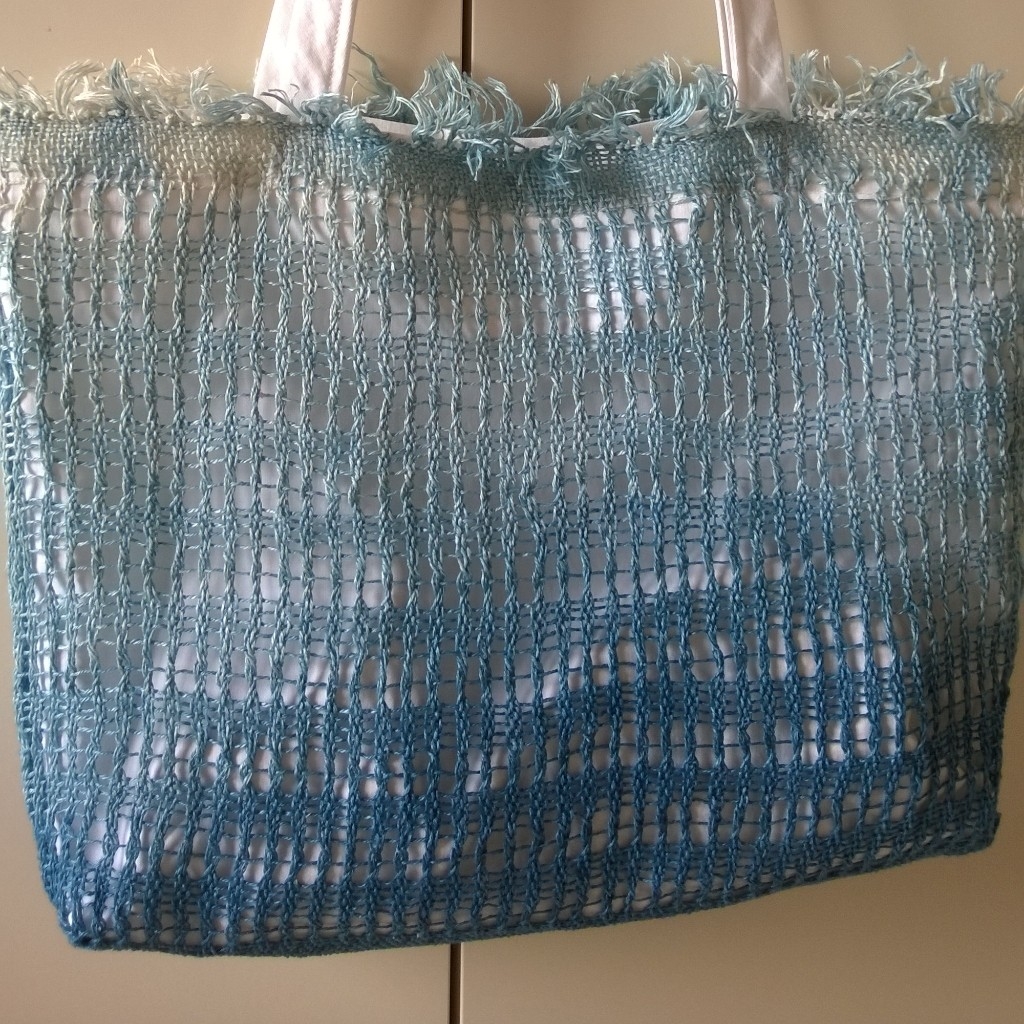 borsa in canapa tessuta,cucita e tinta a mano con blu di guado