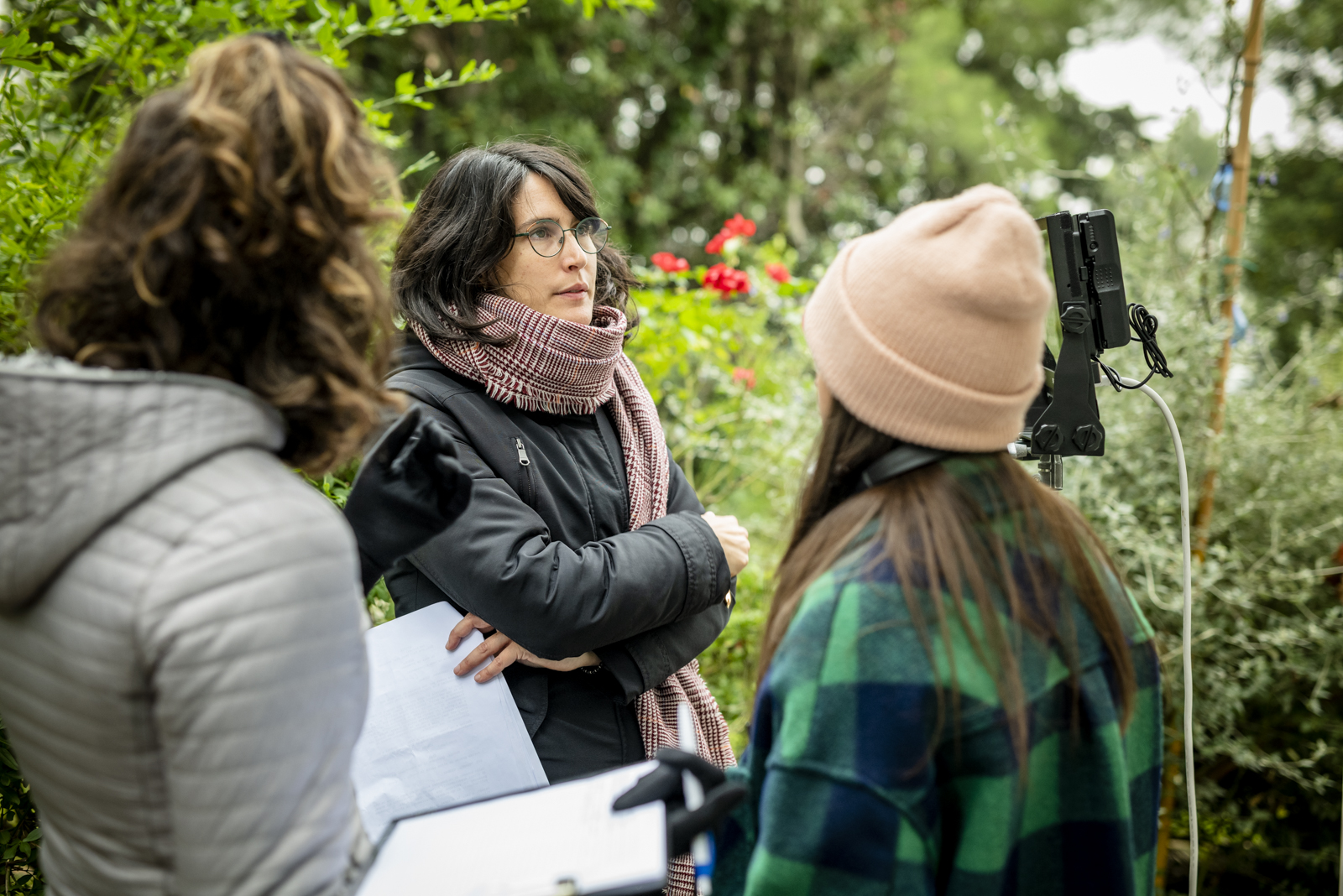 La regista Giulia Casagrande sul set di Verso Casa a Senigallia