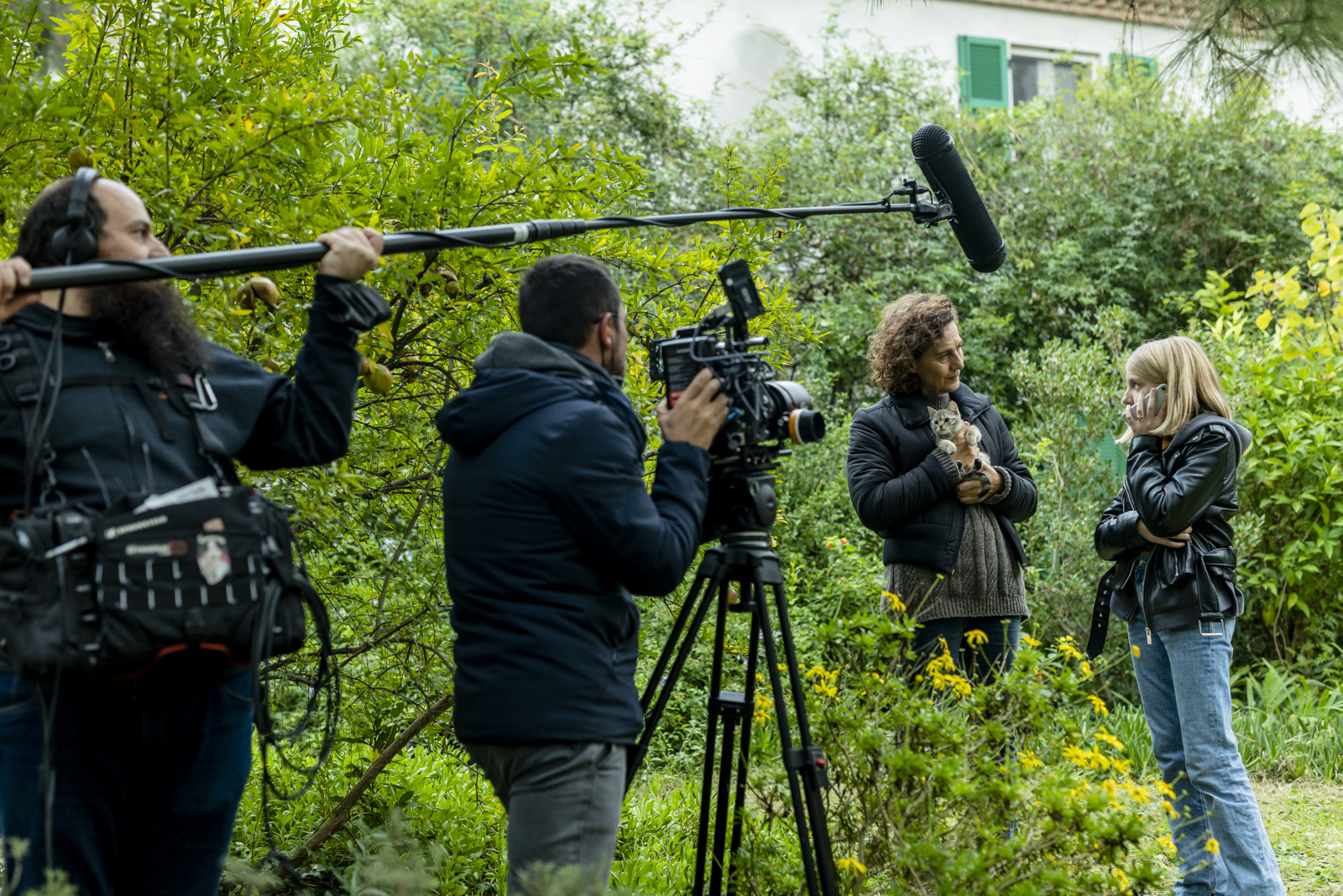 Isabella Carloni e Daniela Sciamanna sul set di Verso Casa, cortometraggio marchigiano girato nella campagna di Senigallia