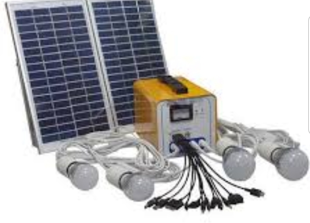Pannello fotovoltaico con accumulatore e lampade Led