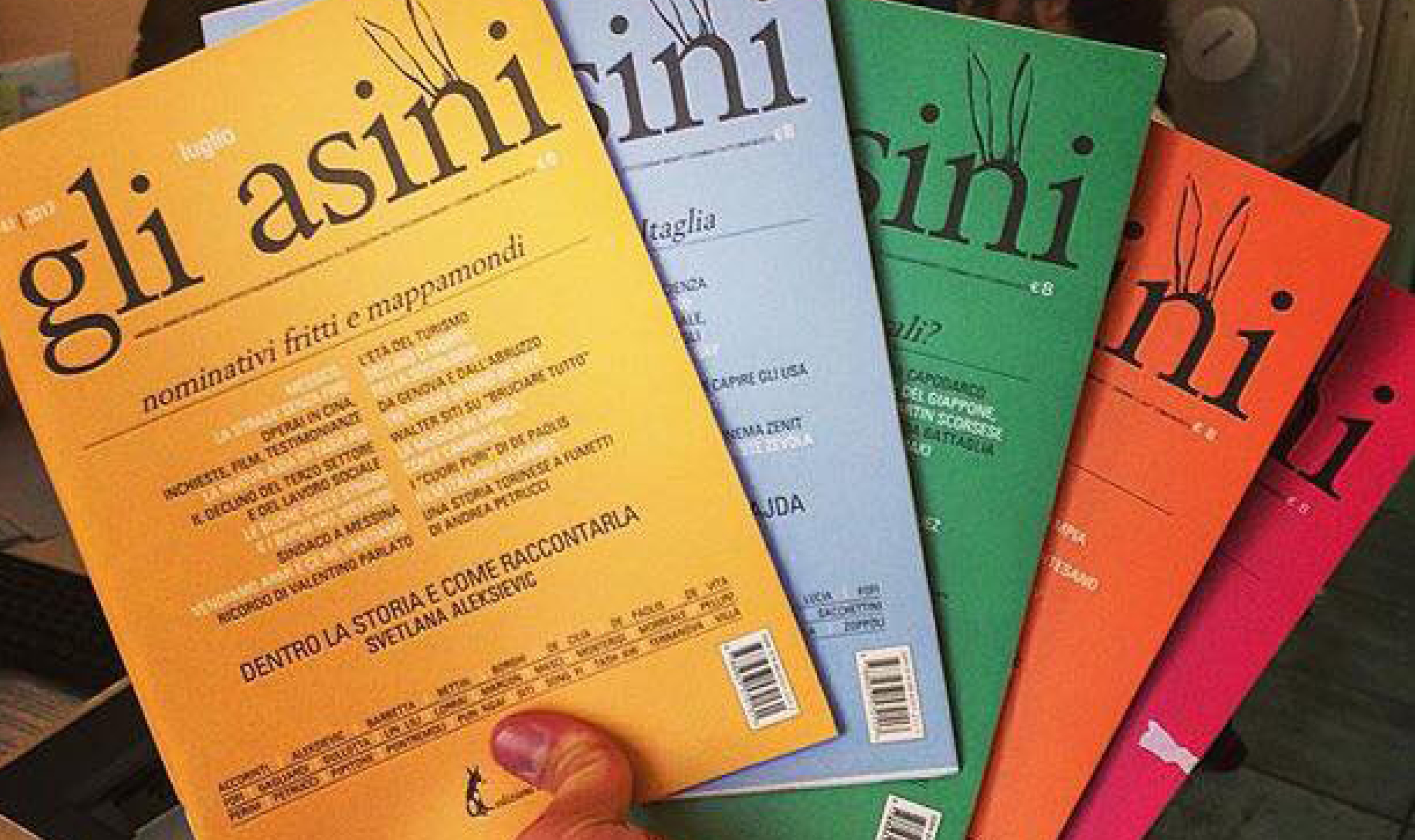 Regala un abbonamento degli Asini a 100 biblioteche, associazioni, spazi pubblici e luoghi di frontiera