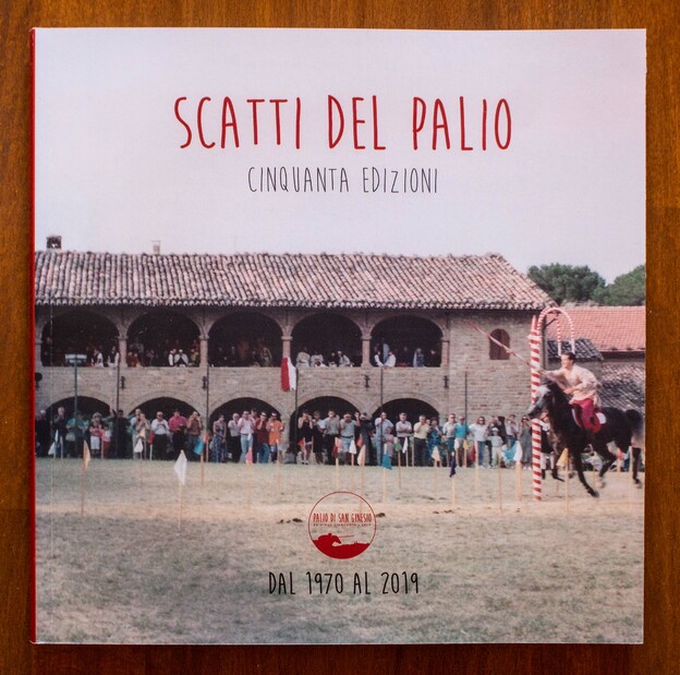 Fotolibro "Scatti del Palio - cinquanta edizioni"