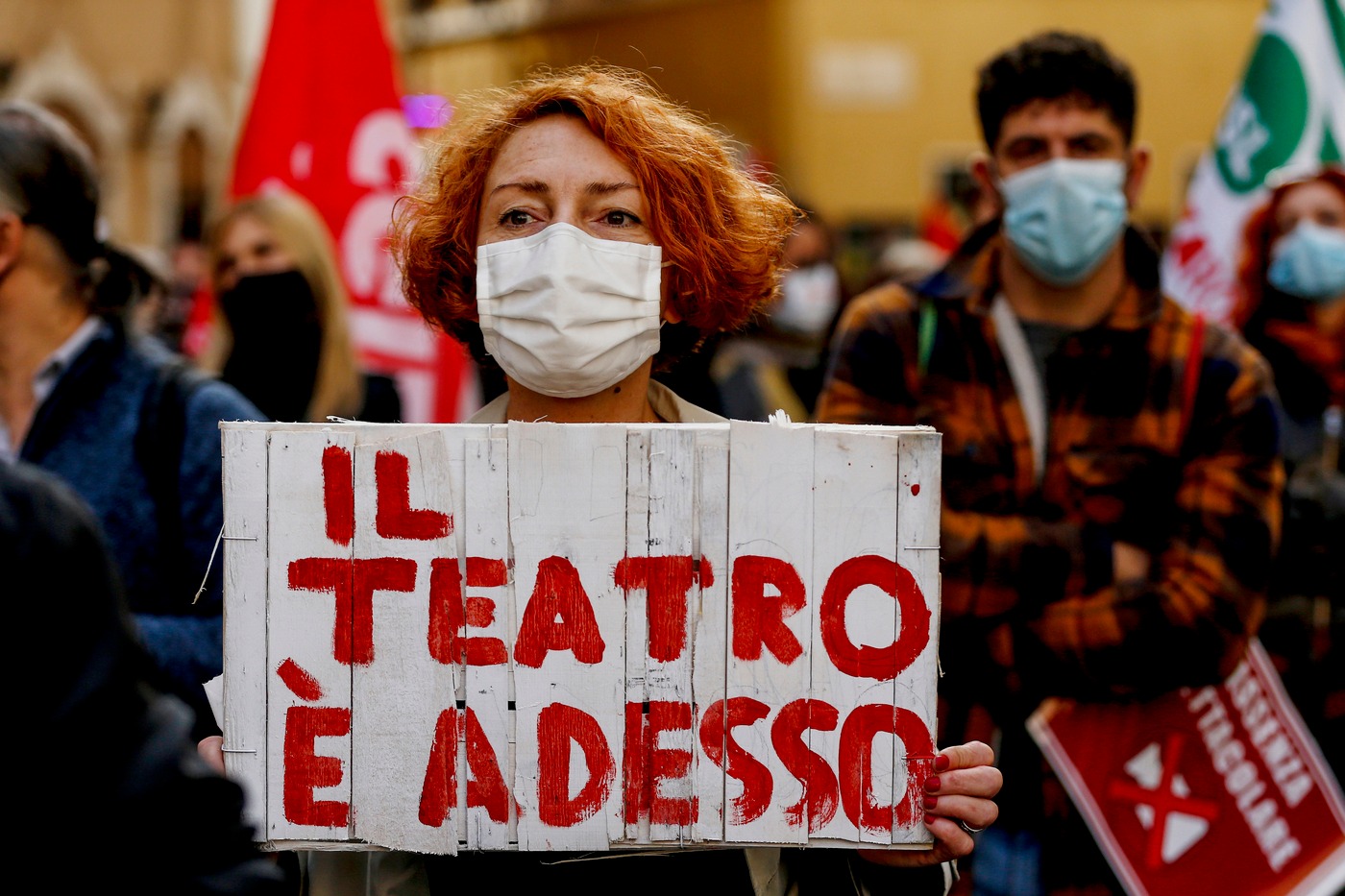 Il teatro è adesso