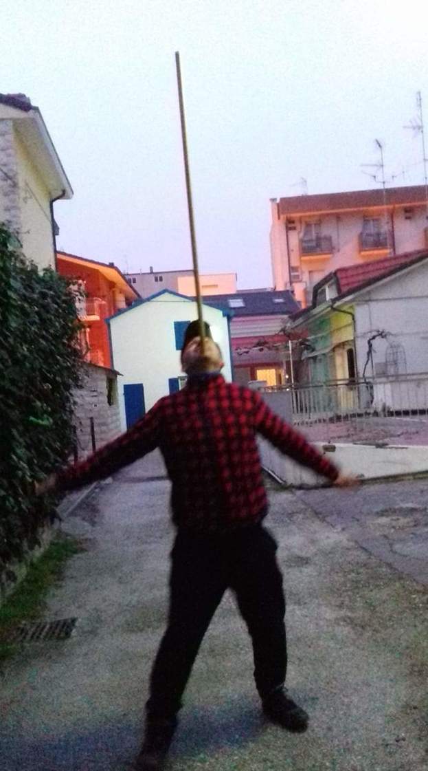 MonoCirco
(Sosteniamo gli artisti di strada)