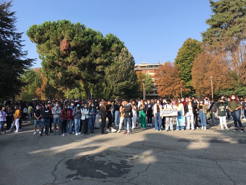 Sostieni Fridays For Future Cuneo - Cambia il sistema con noi!