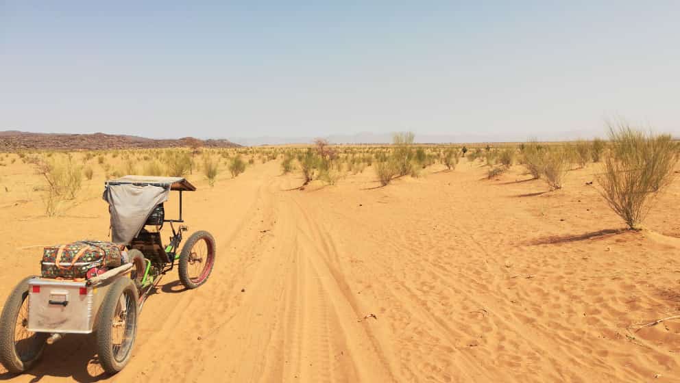 Pedalare per i deserti del Mondo