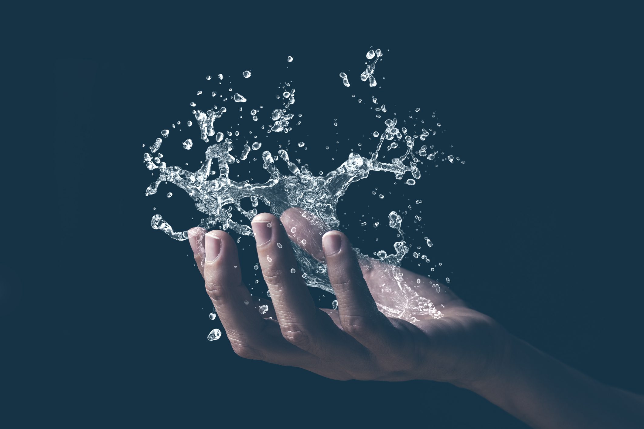 TUTTA L'ACQUA CHE STA IN UNA MANO