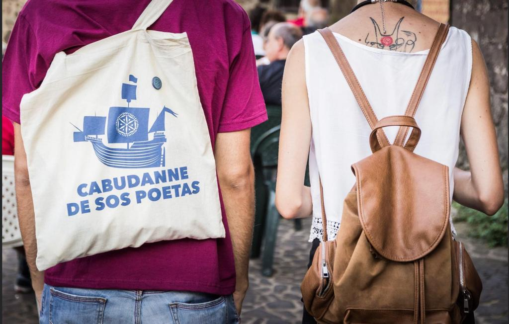 Un festival di poesia unico al mondo: Cabudanne de sos Poetas ha bisogno del tuo sostegno!