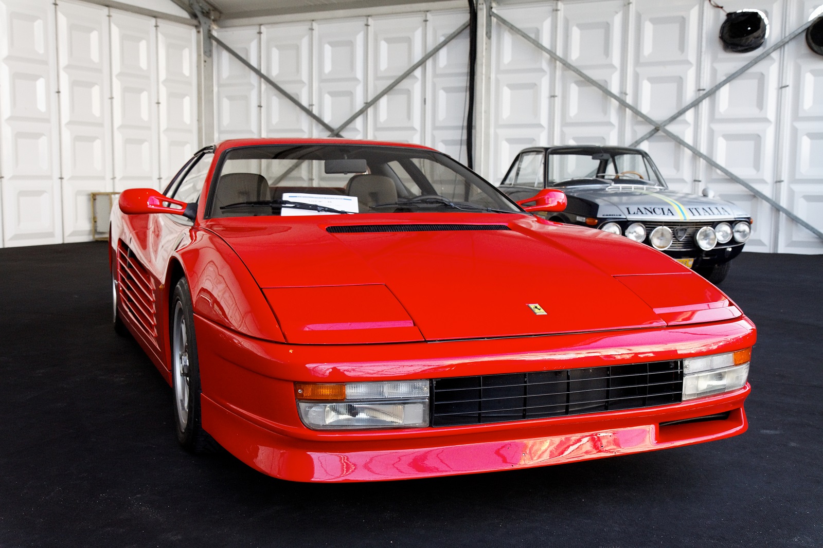 AL VOLANTE DI UNA FERRARI TESTAROSSA + FOTO RICORDO