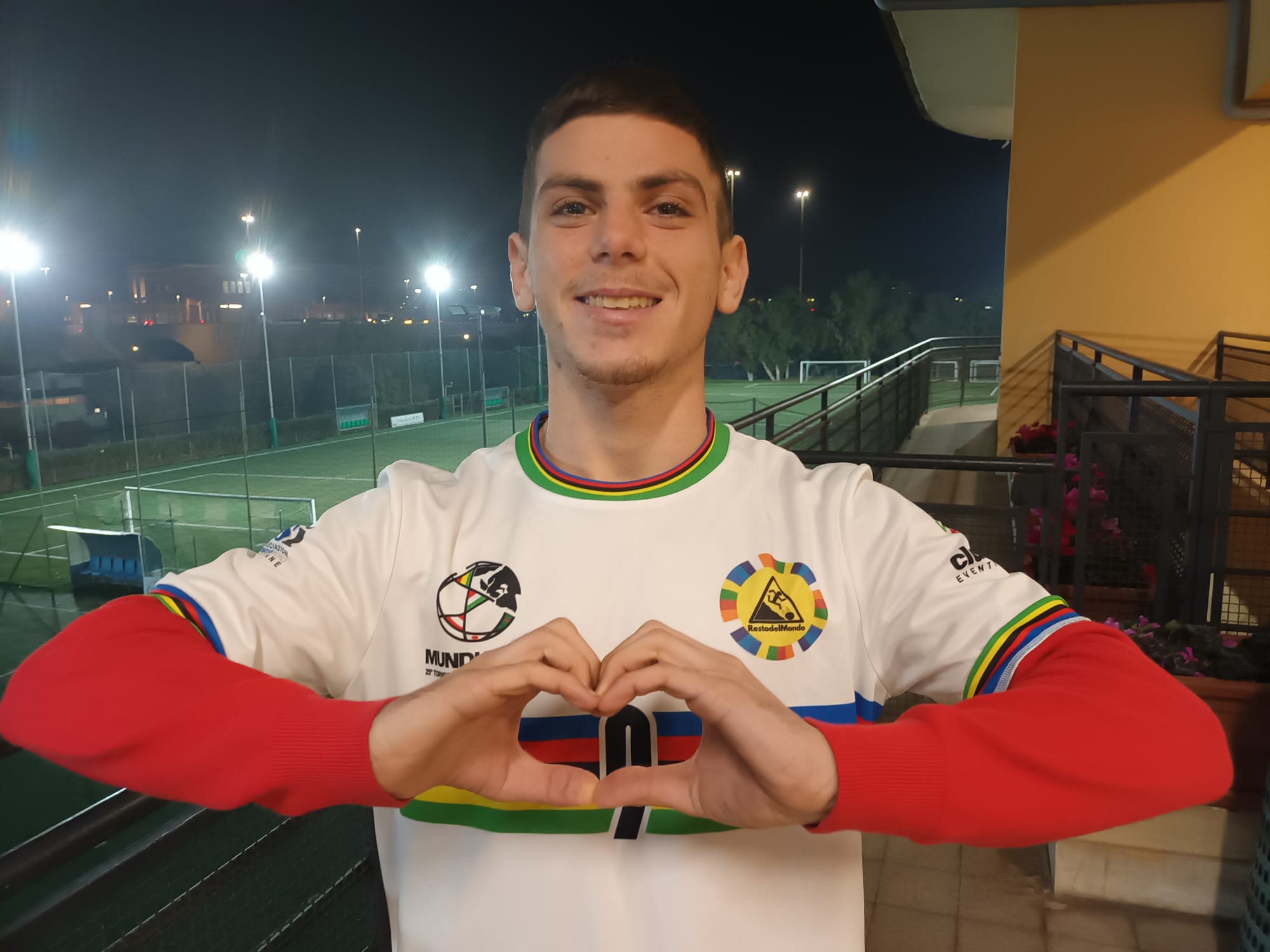 Regala un Defibrillatore alla RestodelMondo.
 Regala un Natale di Cuore al Calcio Popolare.