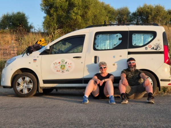 THROUGH THE BORDERS - VIAGGIO TRA GLI ECOSISTEMI