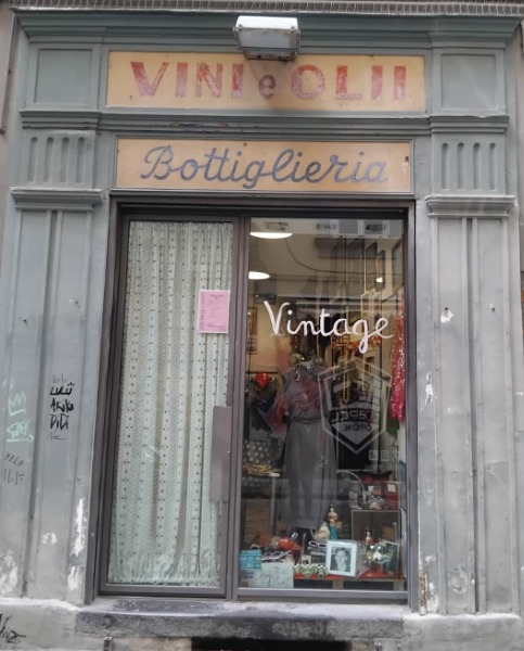 Salviamo Vintage Sun Ra: Un Negozio, una Storia, un Sogno
