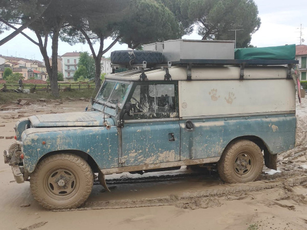 Furgone attrezzato per soccorso alluvioni e frane