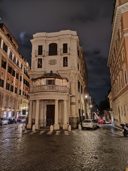 "Epigrammi di Pietra: L'Italia Decifrata tra Storia, Architettura e Curiosità" "Epigrammi di Pietra: L'Italia Decifrata tra Storia, Architettura e Curiosità"