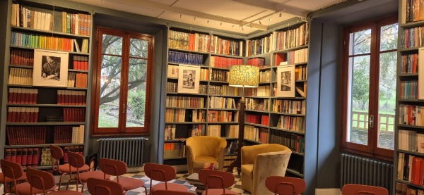 Una Biblioteca di comunità per “La collina d'Europa” Una Biblioteca di comunità per “La collina d'Europa”