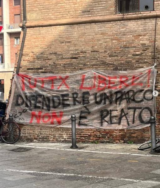 Sostieni le spese legali delle compagne che hanno lottato per il rione pilastro Sostieni le spese legali delle compagne che hanno lottato per il rione pilastro