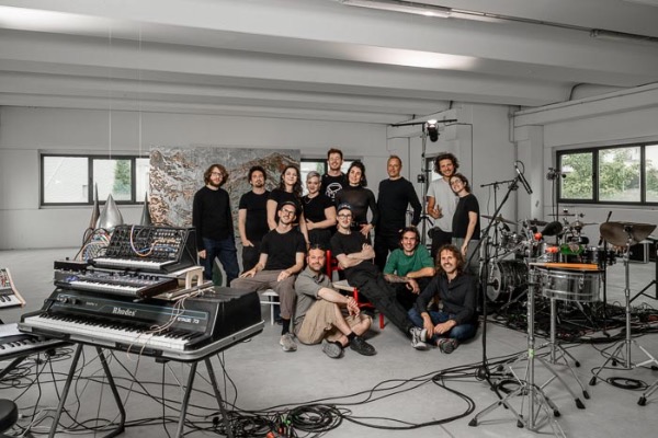 NODI — Sostieni nuovi incontri, nuove idee, nuova musica. NODI — Sostieni nuovi incontri, nuove idee, nuova musica.