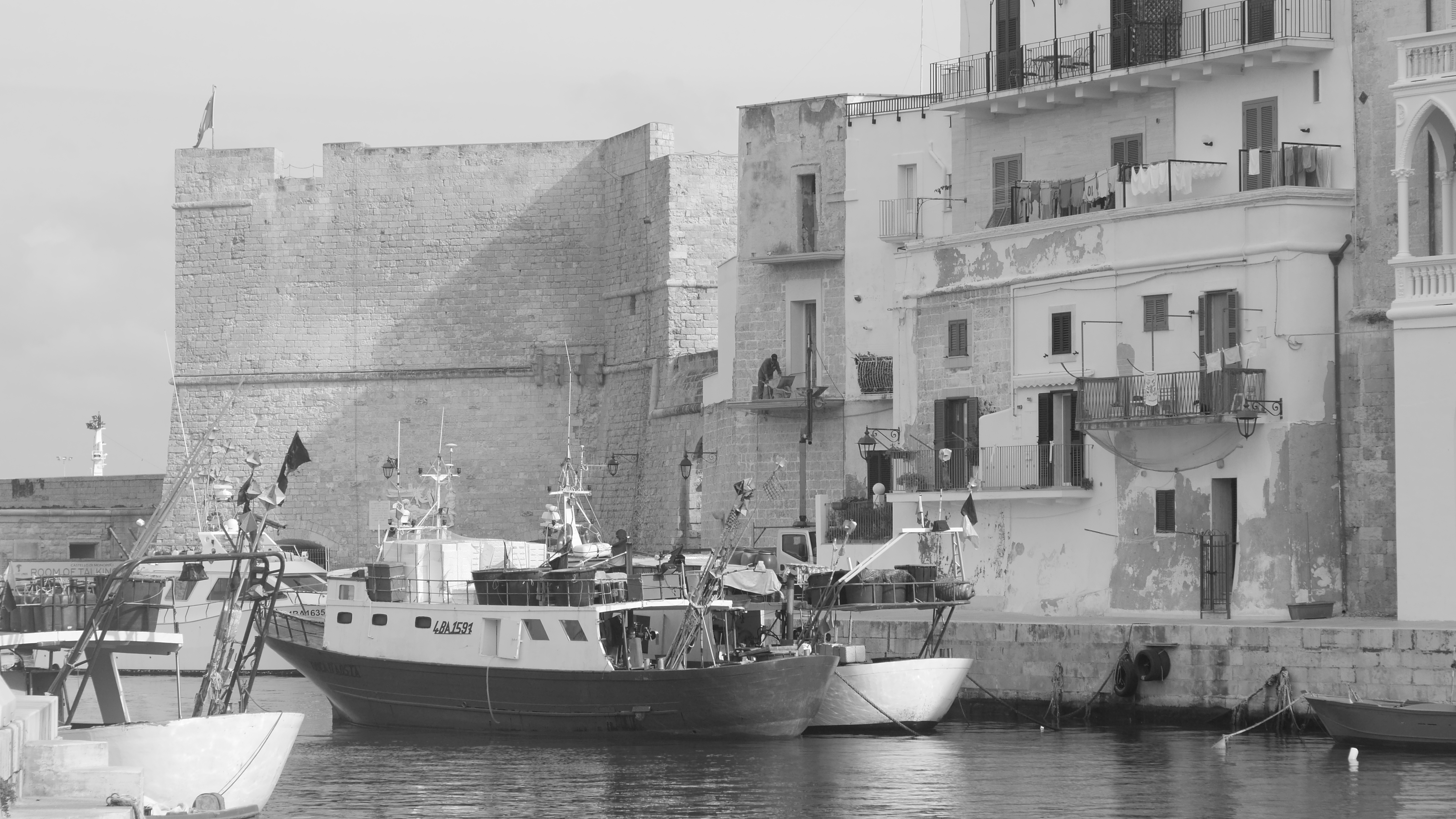 TRA LE ONDE DEL MARE - SERIE TV