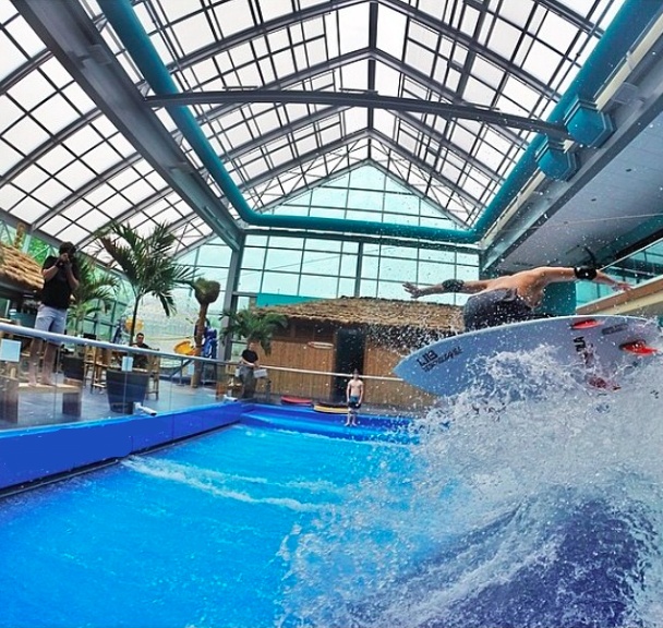 Centro Sportivo freestyle per surfisti, skater e snowboarderSport arena for surfers, skaters and snowboarders 